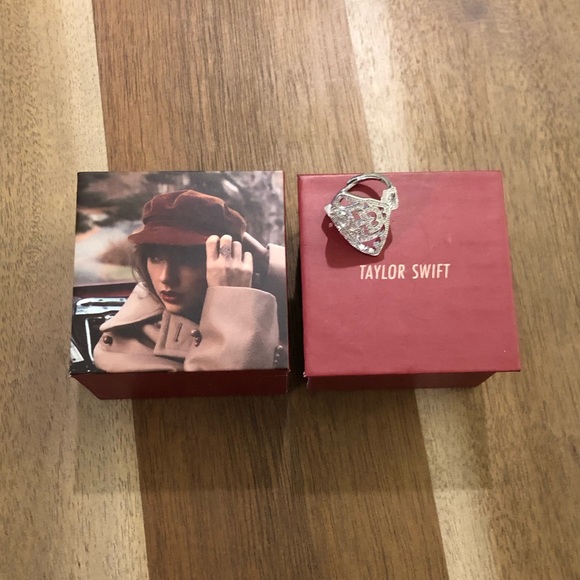 RED Ring (Taylor’s Version) Album Ring - Picture 5 of 7